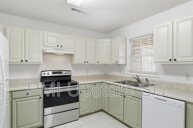 Building Photo - 110 Cypress Run