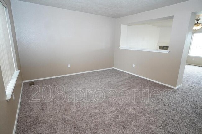 Building Photo - 1556 Gold St