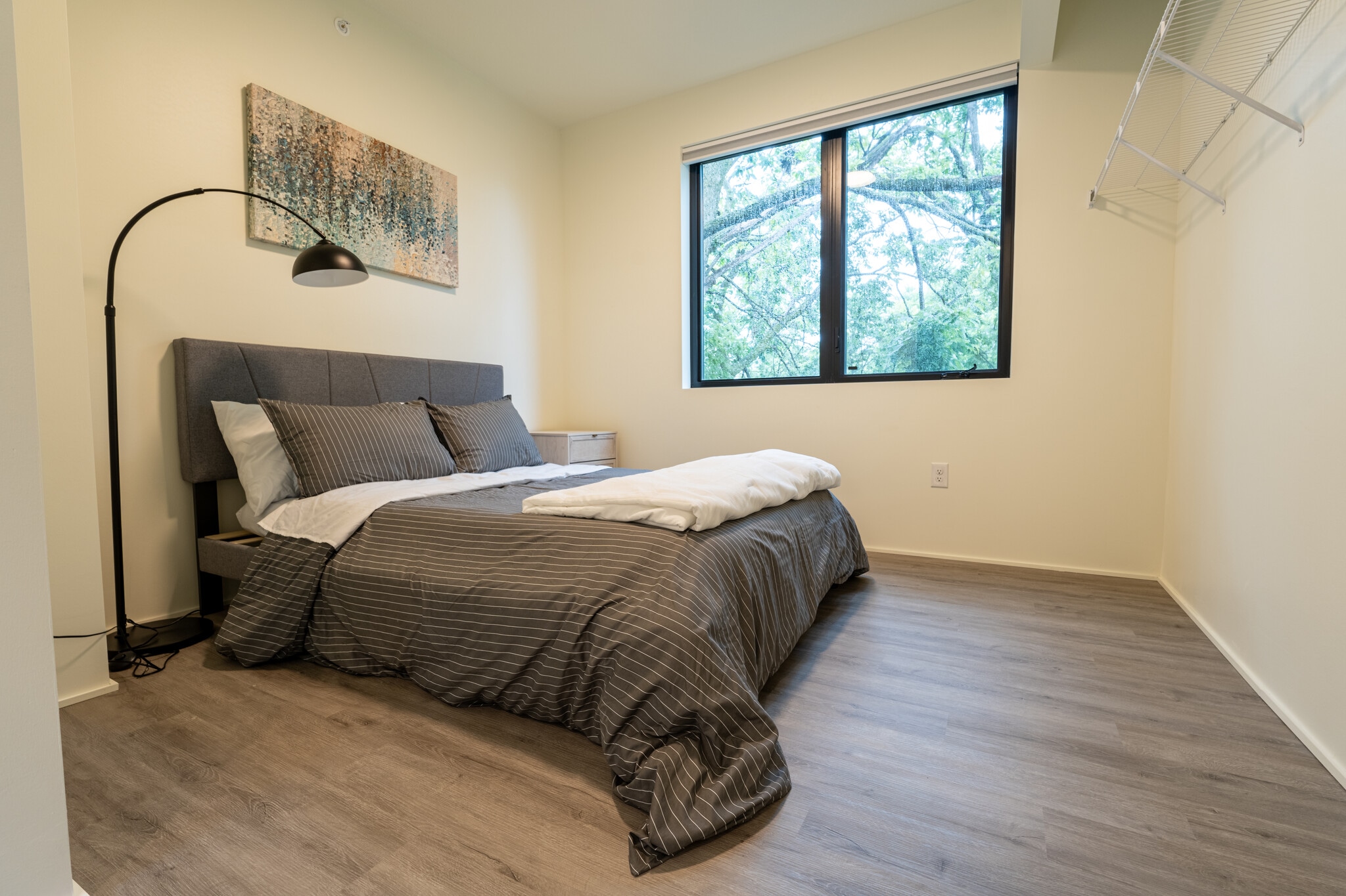 Building Photo - 2718 Grand Ave S