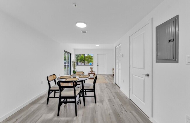 Building Photo - Northeast 160th Street, Miami, FL 33162 - 2 BR 2.5 BA townhouse
