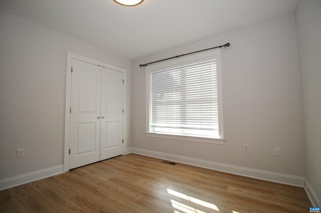 Building Photo - 147 Langley Dr