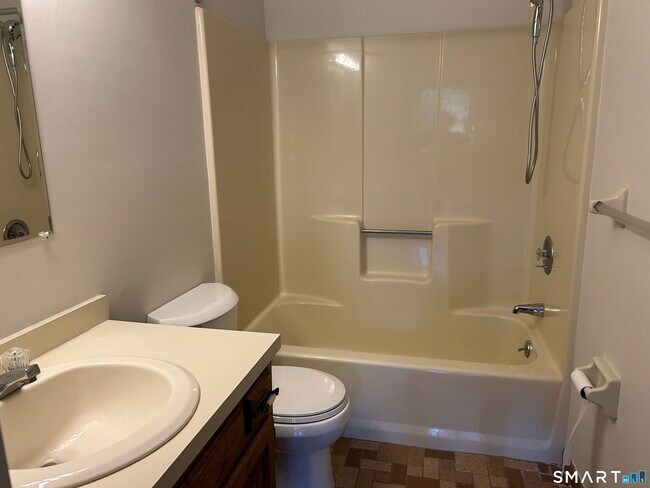 Building Photo - 17 Eagle Rock Cir