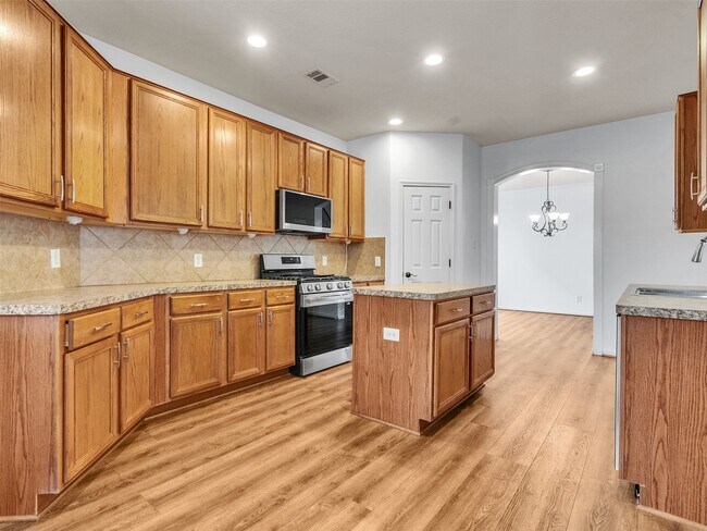 Building Photo - 9915 Valance Way
