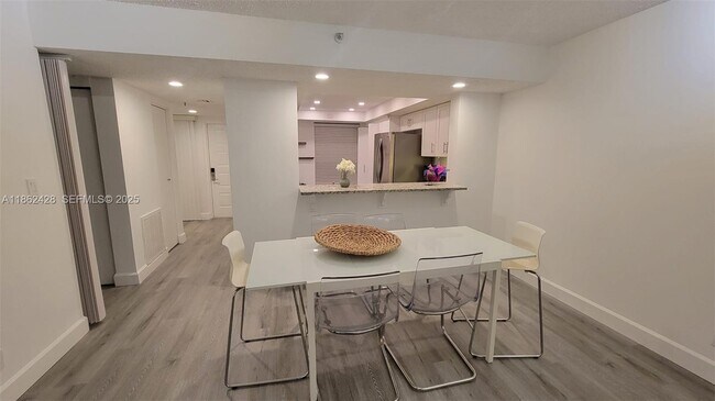 Building Photo - 6562 Boca Del Mar Dr