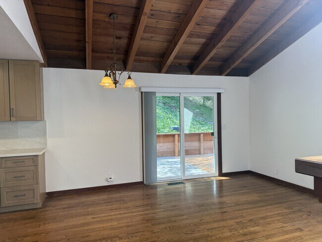 Building Photo - 628 Canyon Rd
