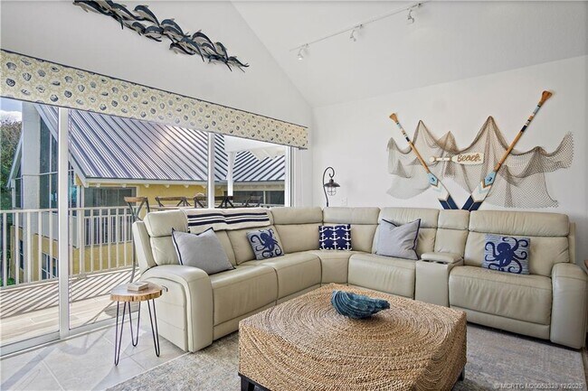 Building Photo - 245 NE MacArthur Blvd