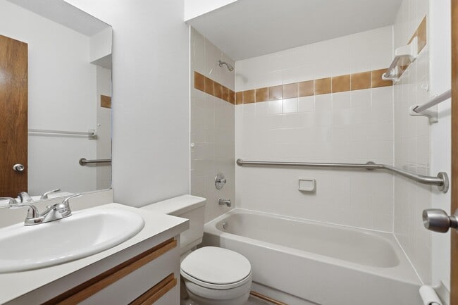 Building Photo - 536 Gaspar Ave