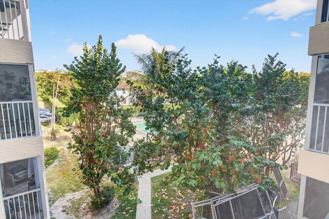 Building Photo - 50 SW 3rd Ave