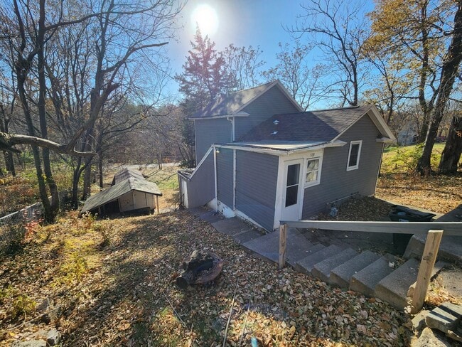 Building Photo - 2 Bedroom 2Bathroom House