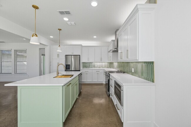 Building Photo - Brand New Custom 3 bedroom home in Granbury!