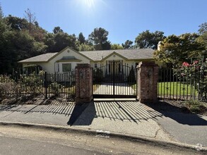 Building Photo - 4 bedroom in Hillsborough CA 94010