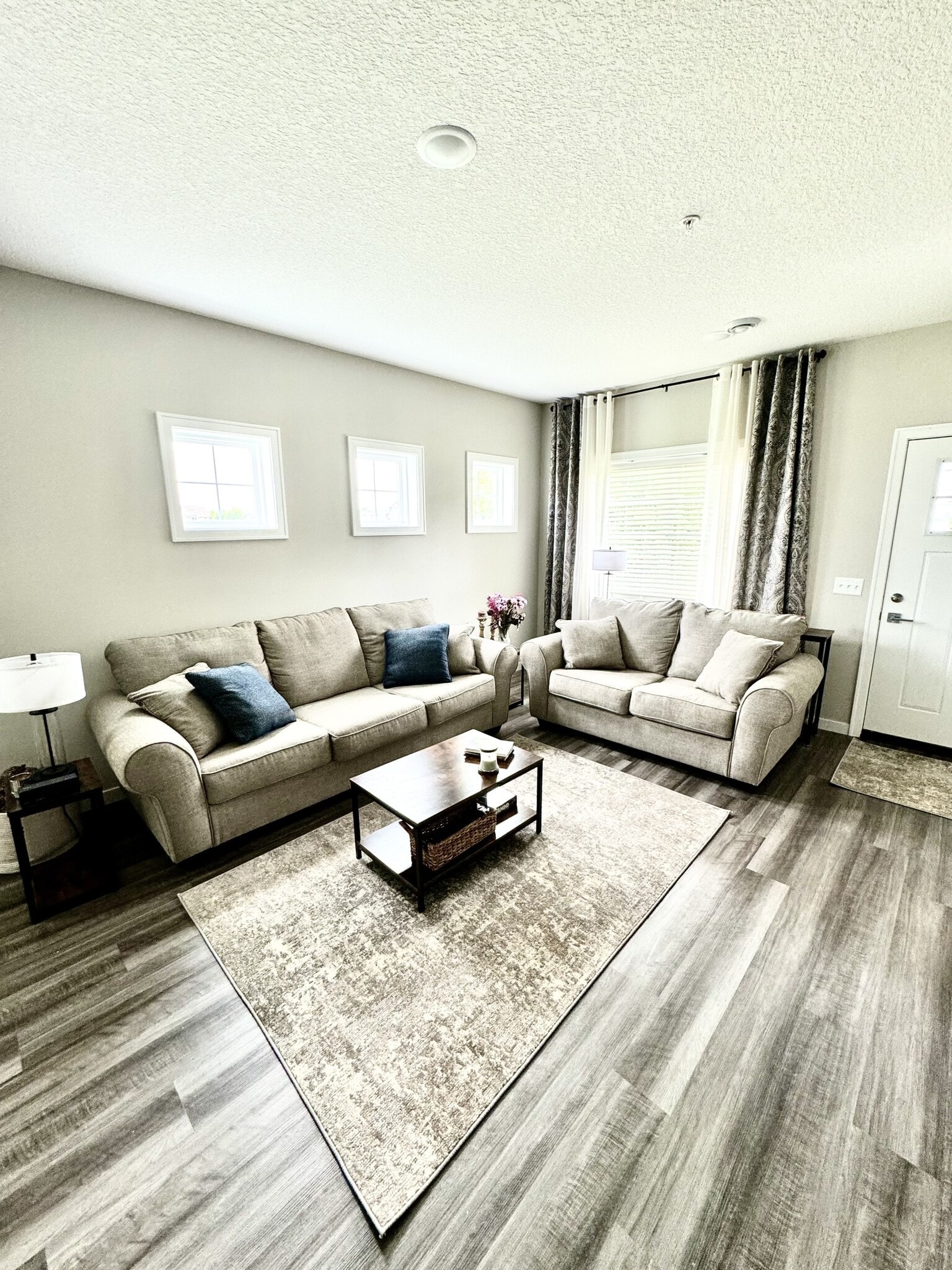 Living Room - 7766 Lachman Ave NE