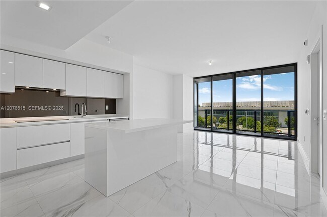 Building Photo - 1170 E Hallandale Beach Blvd