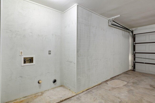 Building Photo - 704 Brookwood Cir