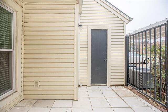 Building Photo - 2428 Forest Brook Ln