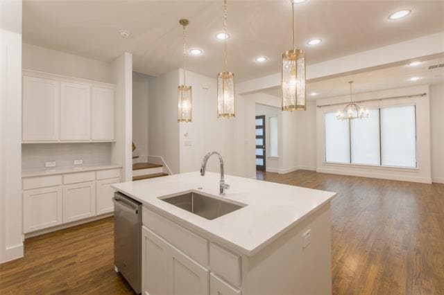 Building Photo - 6105 Echelon Way