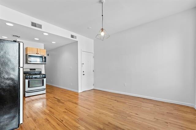 Building Photo - 159 14th St