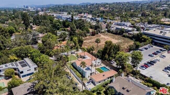 Building Photo - 17520 Embassy Dr