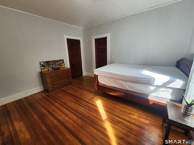 Building Photo - 458 Hillside Ave