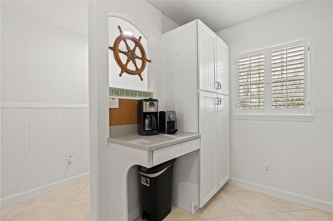 Building Photo - 513 Crystal Beach Ave