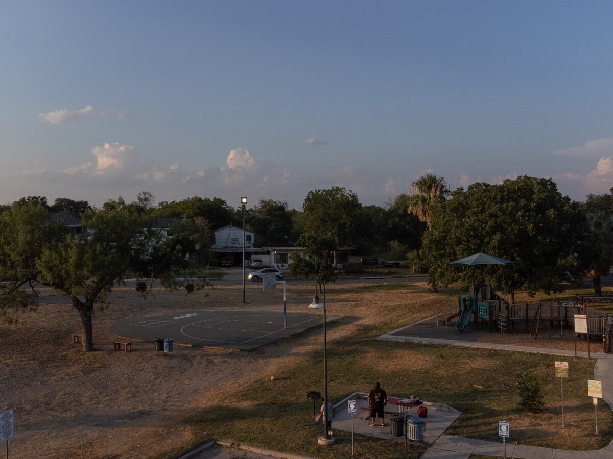 Building Photo - 1826 W French Pl