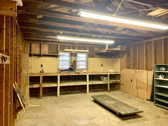 Building Photo - 1507 Franklin - For RENT!