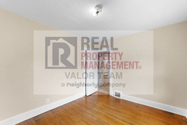 Building Photo - Beautifully maintained 3bd/1.5 bath Coloni...