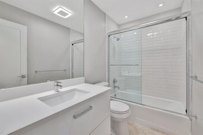 Building Photo - 2190 NE 51st Ct