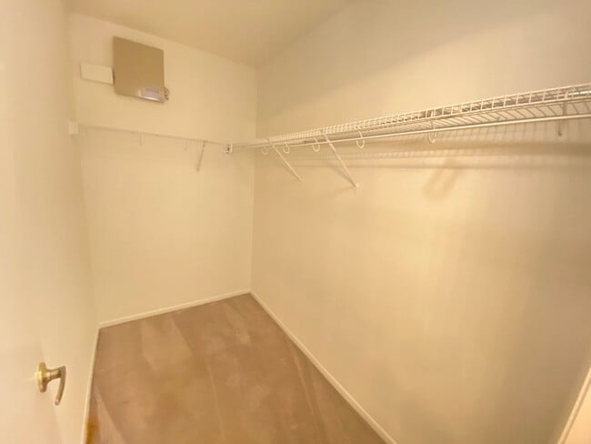 Building Photo - Lake Mary!  Ready to Move in!! Spacious 4/...