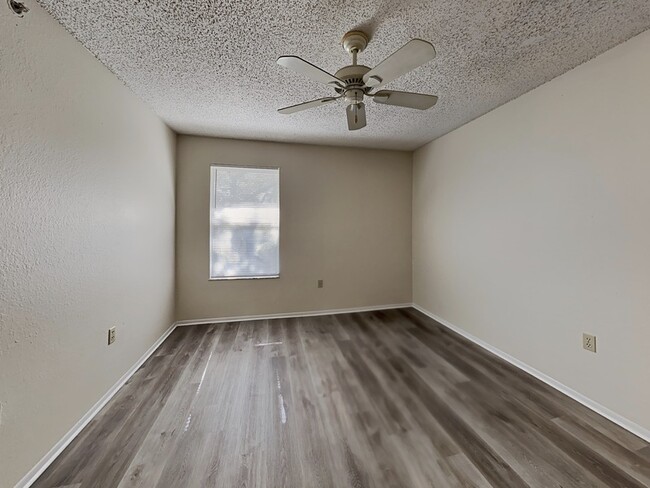 Building Photo - 623 Dory Ln