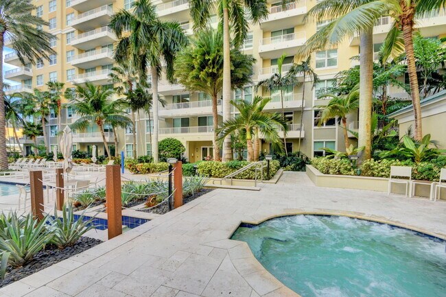 Building Photo - 700 E Boynton Beach Blvd