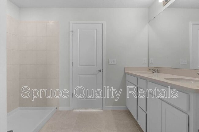 Building Photo - 7744 Syracuse Dr