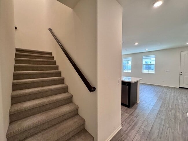 Building Photo - Spacious 3 Bedroom, 2.5 Bathroom Townhome ...