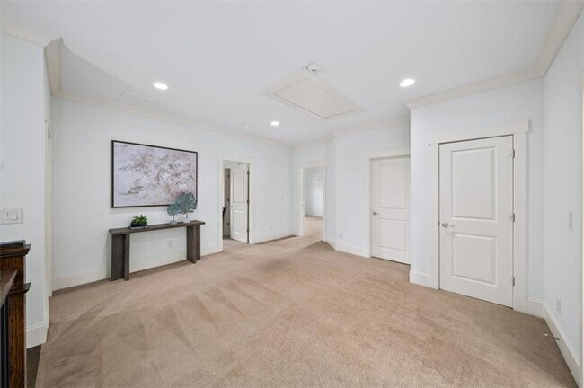 Building Photo - 925 Upper Hembree Rd