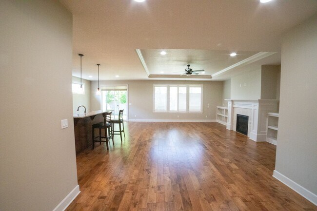 Building Photo - Beautiful Canby Custom Home!