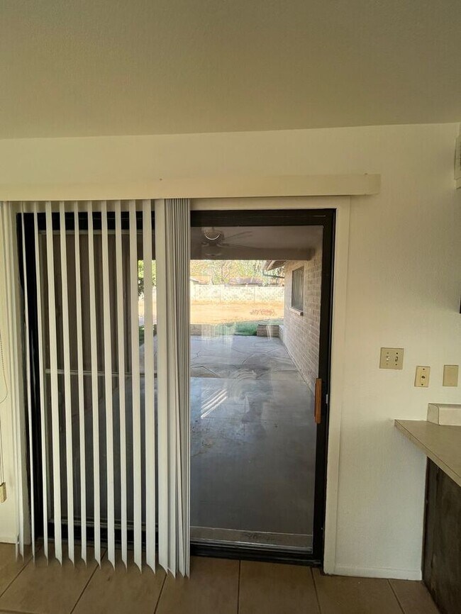 Building Photo - COMING SOON! 3 Bedroom/ 2 Bath with Conven...