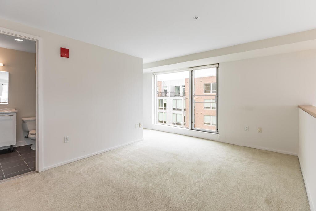 Building Photo - 1 Earhart St