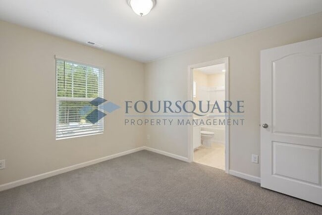 Building Photo - End-Unit Townhome with Loft, Open Floor Plan & Patio, Conveniently Located Near Dining, Shopping,...