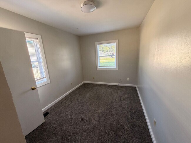 Building Photo - 2020 N Glenwood Ave