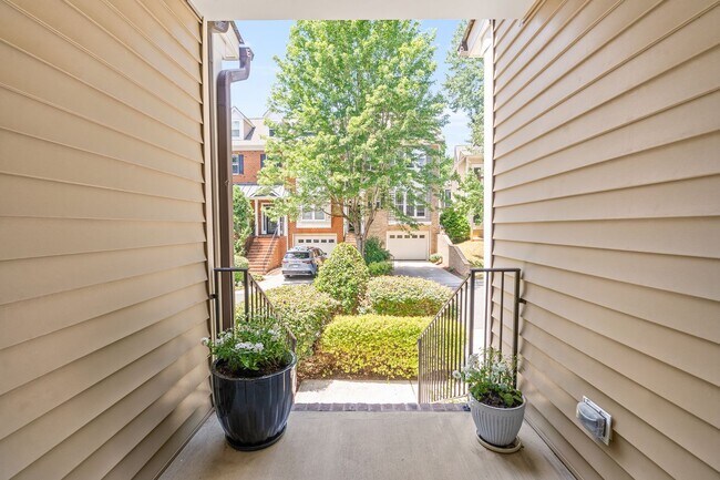 Building Photo - Convenient Carrboro Living in a Spacious 4 Bedroom Home