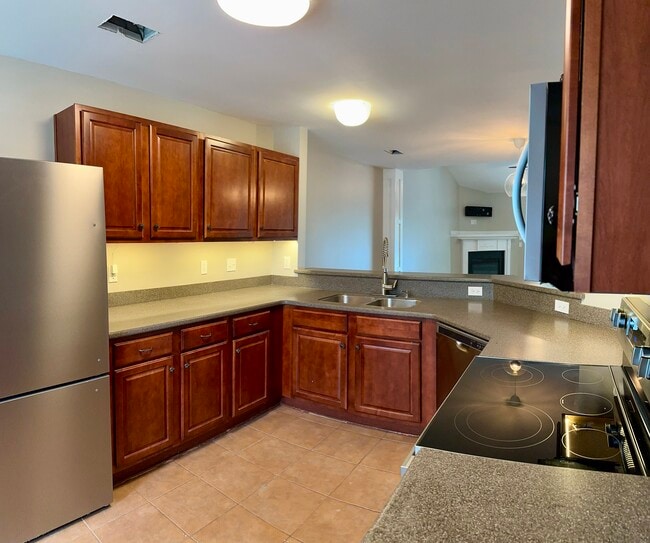 Building Photo - Charming 2-Bedroom Townhome in 'The Commons', Hanahan, S.C.