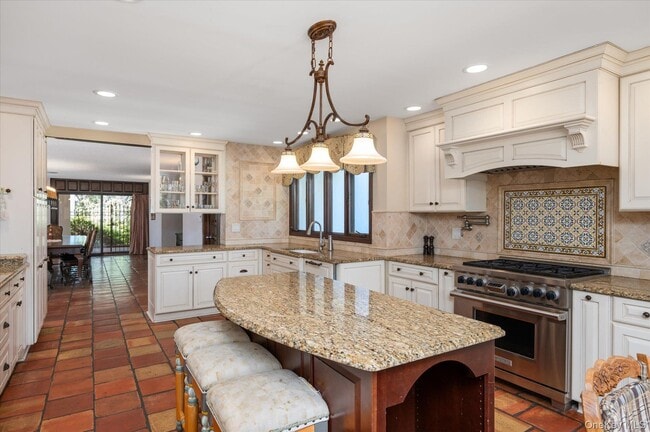 Building Photo - 8 Plaka Ct