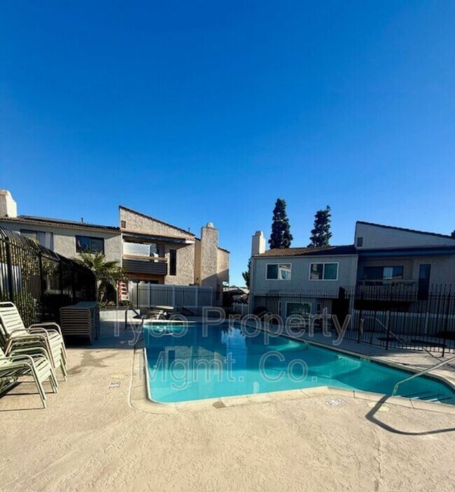 Building Photo - 1720 Melrose Ave