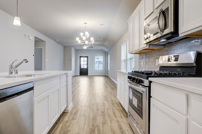 Building Photo - 6823 Escondido Dr