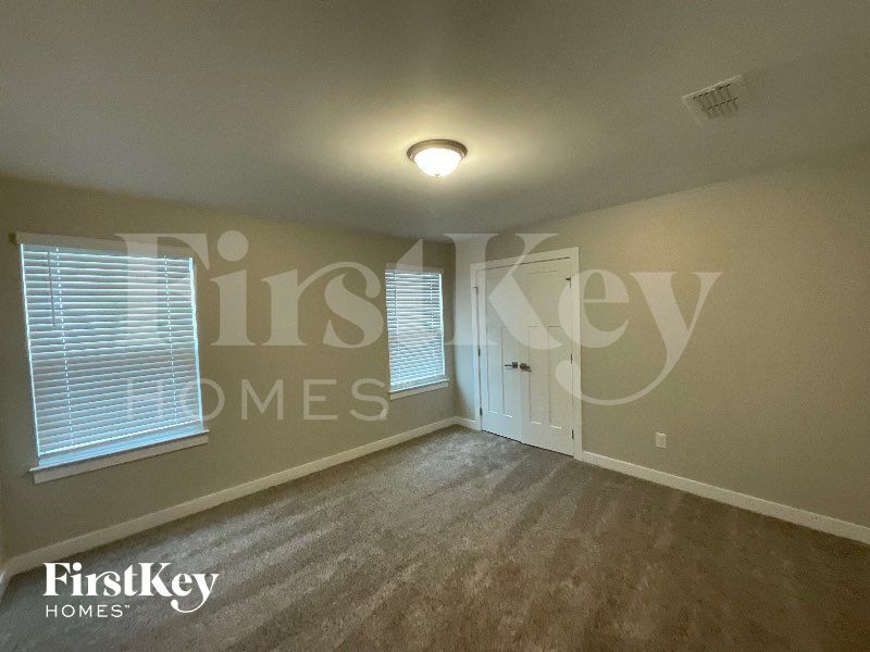 Building Photo - 1880 Tacoma Wy.