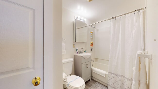 Building Photo - 22 Hews St