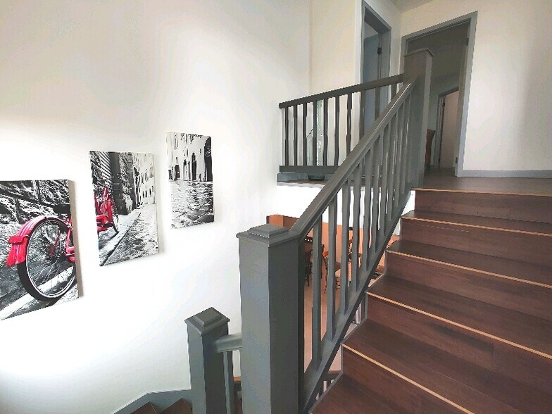 Building Photo - 283 Berrydale Ave