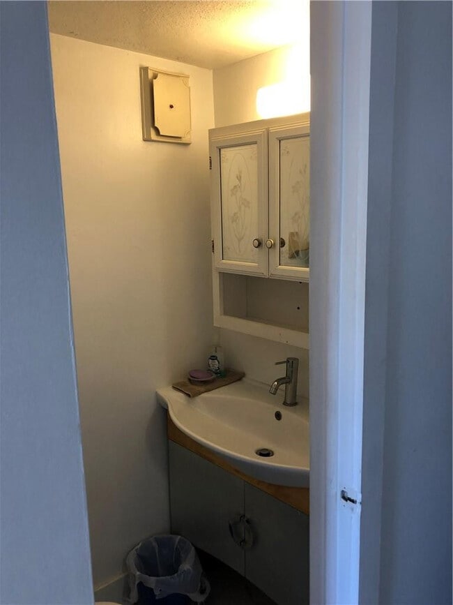 Building Photo - 21 SW 109th Ave