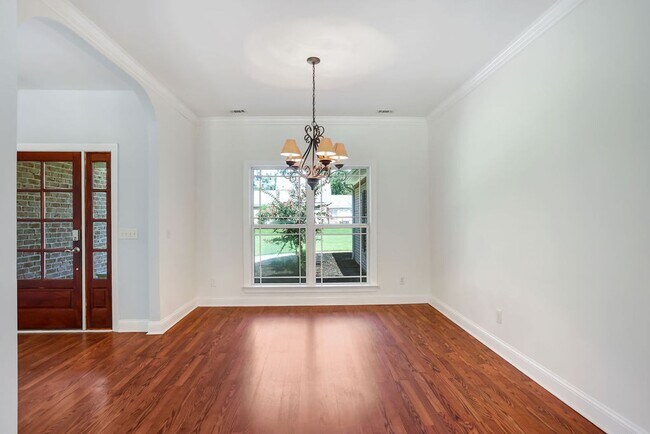 Building Photo - 829 Nease Rd