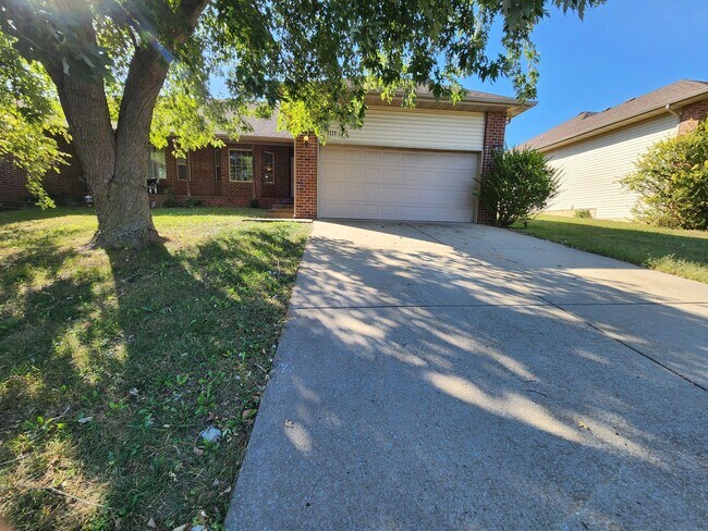Building Photo - Spacious 3-Bedroom, 2-Bathroom Home AVAILABLE NOW!!